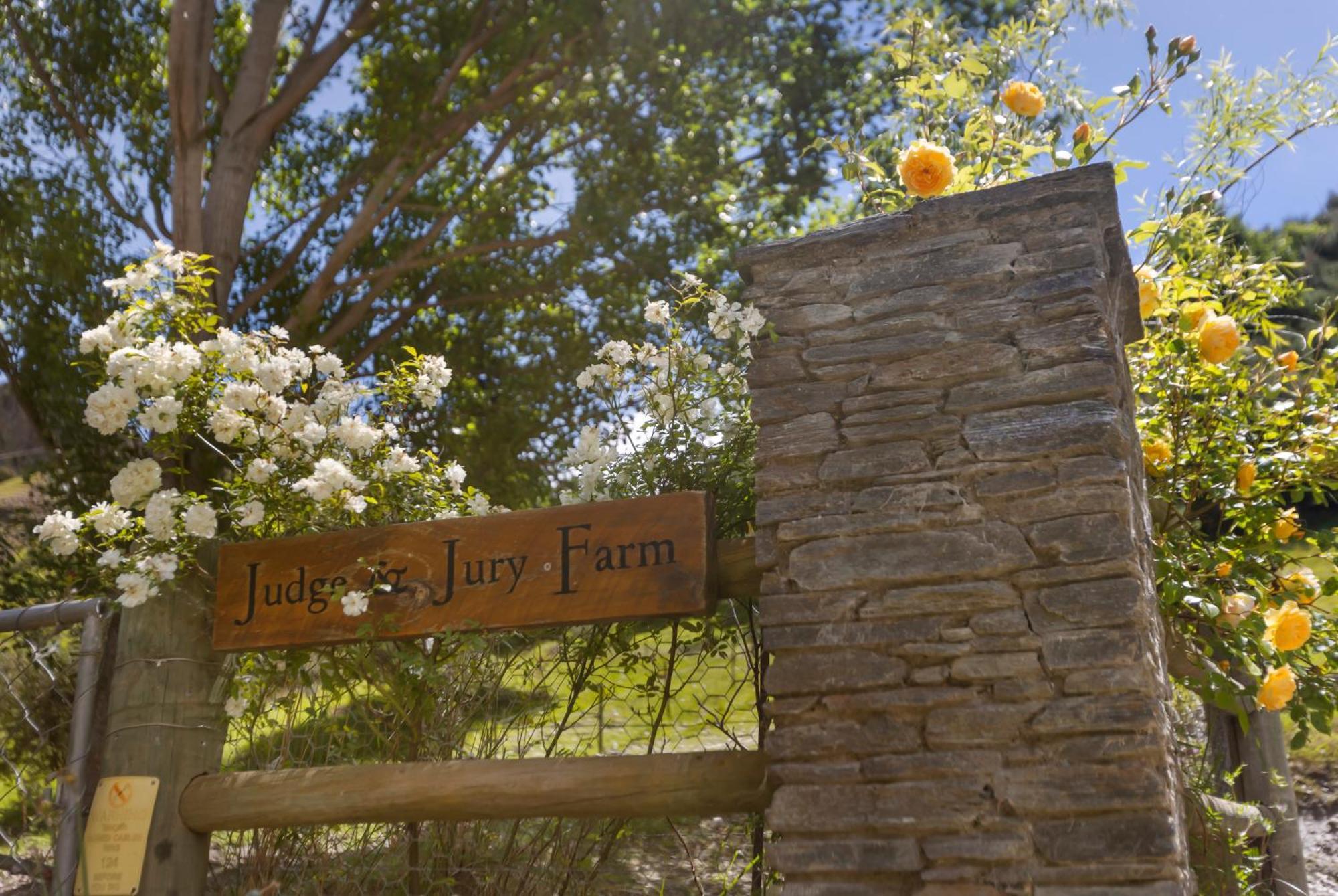 Вилла Judge & Jury Farm Retreat Gibbston Экстерьер фото